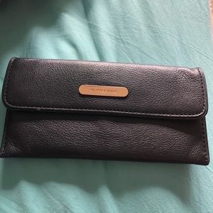 Michael kors wallet no stains no flaws